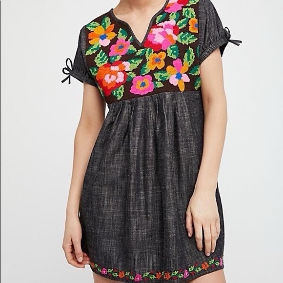 Free People Dresses & Skirts - Free People Floral Embroidered Dress